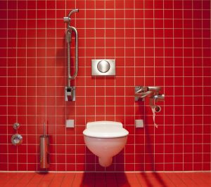 WC adapté PMR avec barres d’appui