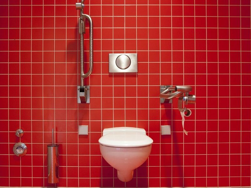 AMENAGEMENT ADAPTES POUR PERSONNES HANDICAPEES ET AGEES.